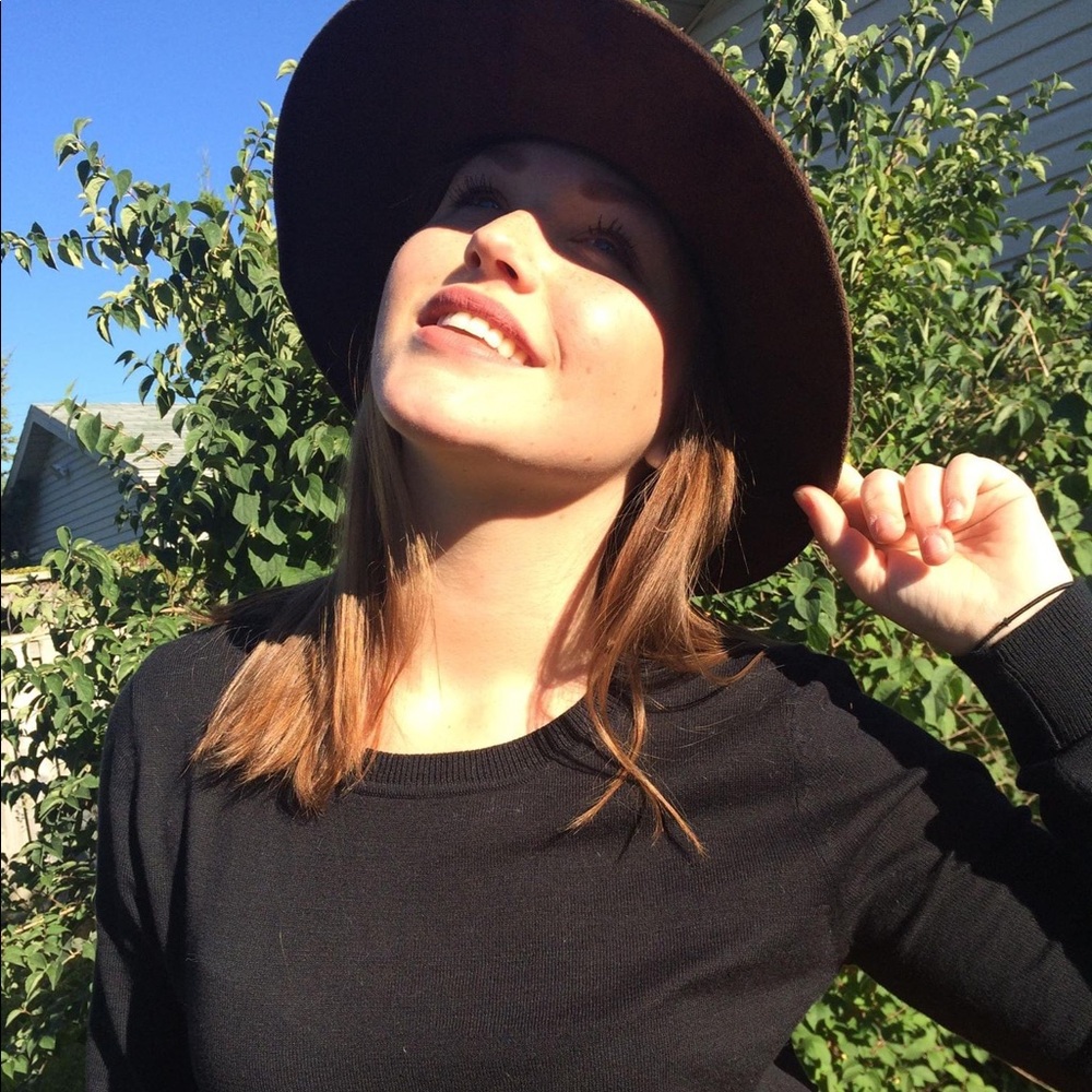 Meet your Posher, Brooke